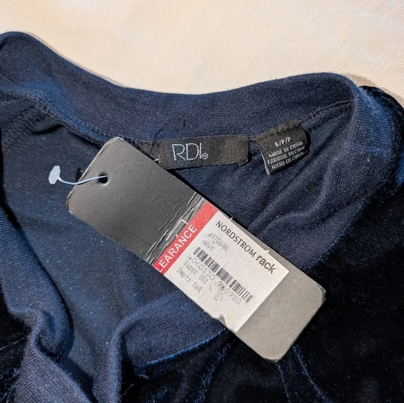 RDI Women's Long Sleeve Velour Tie Front Sweater Navy Size Small - Picture 8 of 9